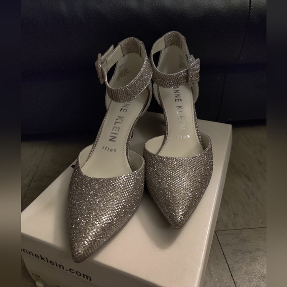 New Anne Klein Platinum Glittery Heels - Picture 2 of 14